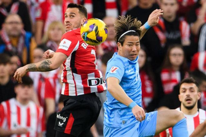 Alex Berenguer y Asano batallan en San Mamés, ante el Mallorca (Foto: Athletic Club).