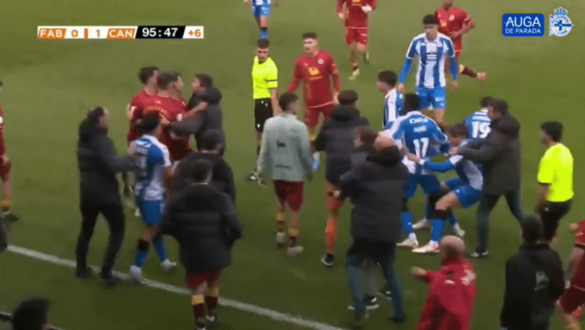 Tangana final del Fabril-Rayo Cantabria. (Foto: Dépor)