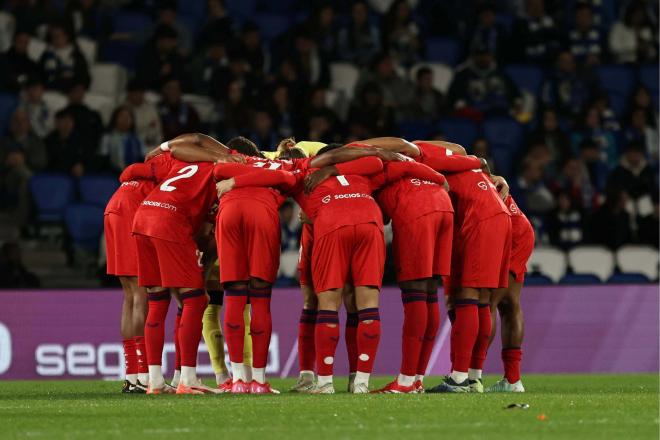 Los jugadores sevillistas, en el Real Sociedad-Sevilla (Foto: Cordon Press).