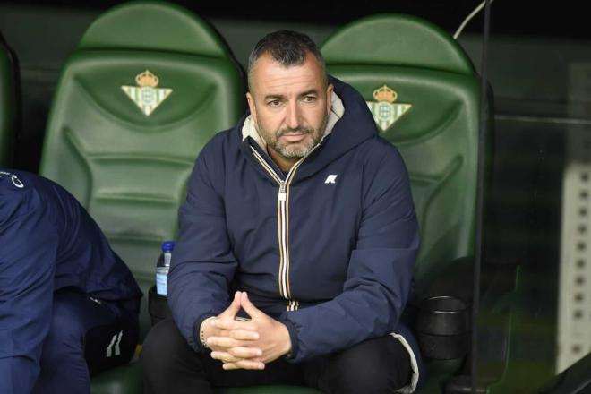 Diego Martínez, ante el Betis (Foto: Kiko Hurtado).