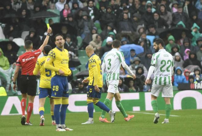 Diego Llorente recibió la cuarta amarilla ante Las Palmas (Foto: Kiko Hurtado).