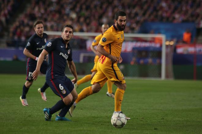 Koke y Arda Turan en un partido de Champions (Foto: Cordon Press)