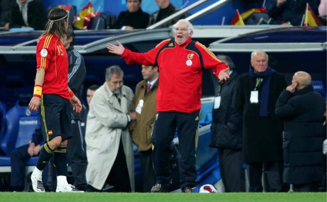 Luis Aragonés y Sergio Ramos en un partido de la Selección Española (Foto: Cordon Press)