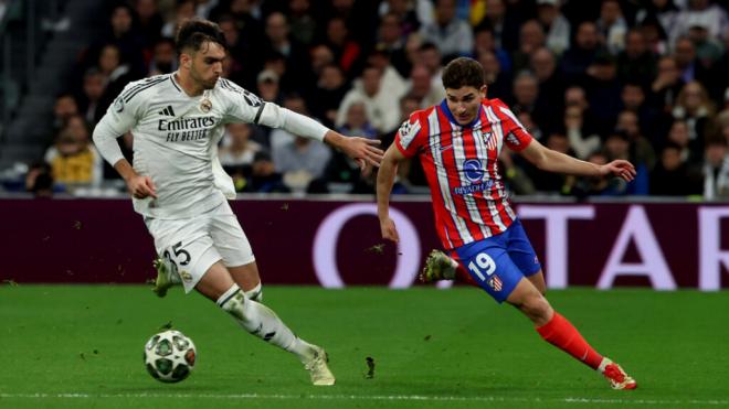 Raúl Asencio y Julián Álvarez, en el duelo de ida de los octavos de final de la UCL (Cordon Pres