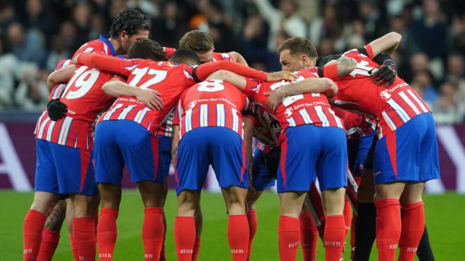 Los jugadores del Atlético de Madrid antes del derbi (Fuente: Cordon Press)