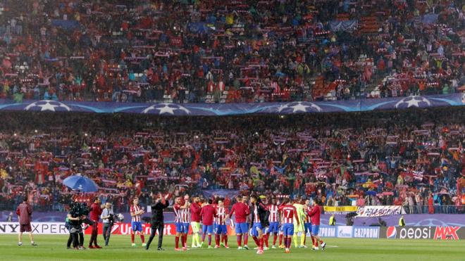 El Atlético de Madrid agradece el apoyo al Vicente Calderón en mayo de 2017 (Cordon Press)