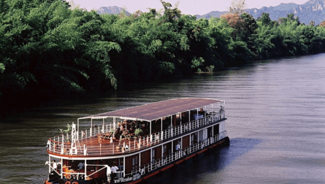 Barco sobre el río Kwa, en RD Congo.