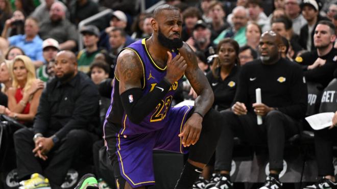 LeBron James en el partido contra los Celtics (Cordon Press)