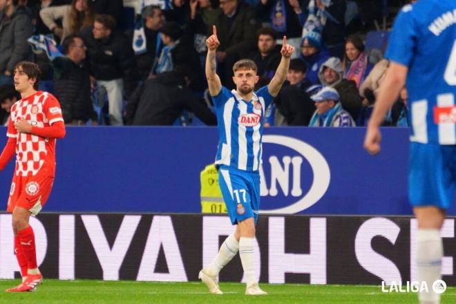 Jofre Carreras celebra su gol en el Espanyol-Girona (Foto: LALIGA).