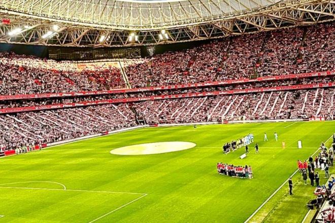 Ambiente en la grada antes de comenzar el partido en San Mamés (Foto: ElDesmarque).