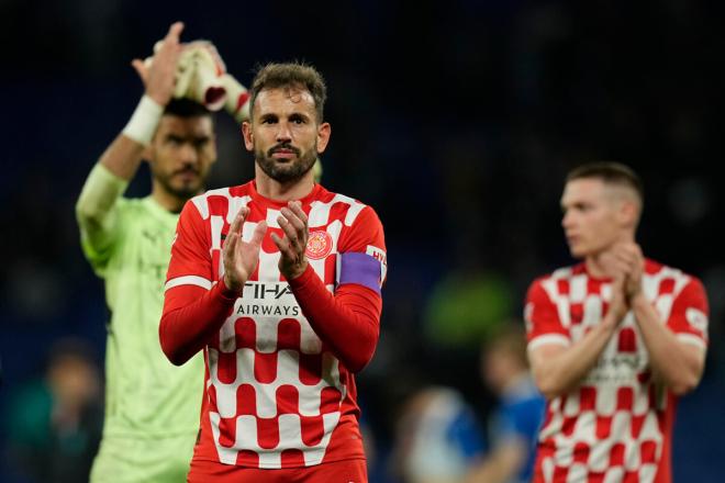 Cristhian Stuani aplaude tras el Espanyol-Girona (Foto: EFE).