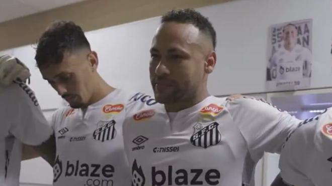 Neymar Jr arengando a sus compañeros de Santos (Captura de X)