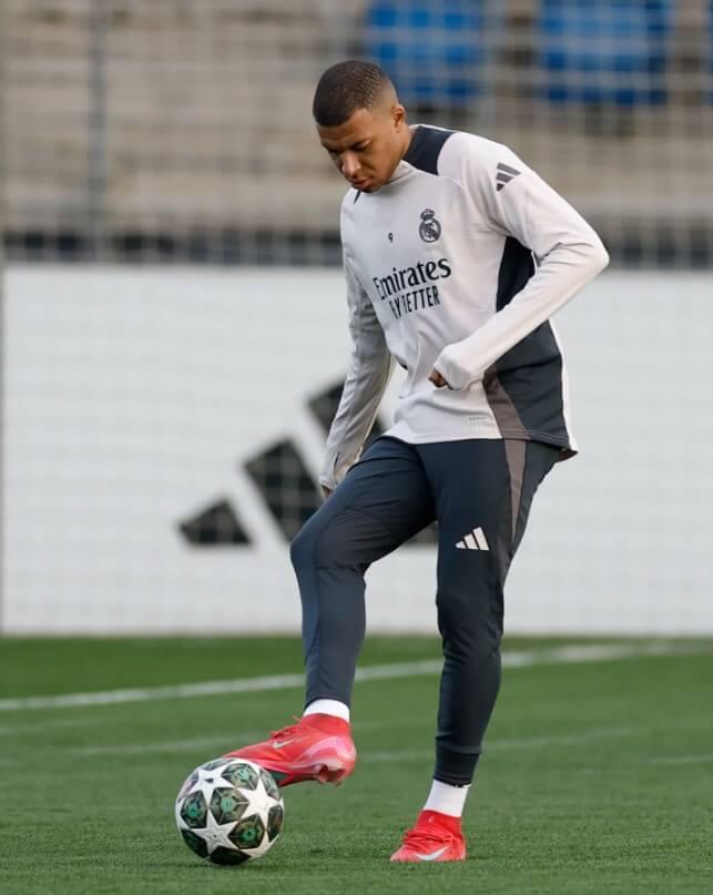 Kylian Mbappé, en el entrenamiento del Real Madrid (Foto: RMCF).