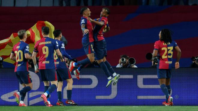 Lamine Yamal y Raphinha celebran un gol ante el Benfica (Cordon Press)