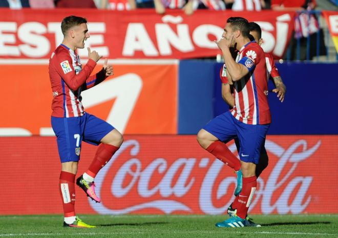 Antoine Griezmann y Koke celebran un gol en el Calderón (Cordon Press)