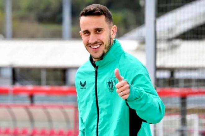 Gesto positivo de Alex Berenguer en Lezama (Foto: Athletic Club).