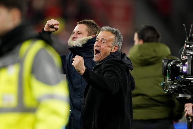 Luis Enrique celebra el pase del PSG ante el Liverpool (Foto: Cordon Press).