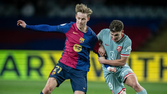 De Jong y Julián Álvarez durante el FC Barcelona - Atlético de Madrid (Fuente: Cordon Press)