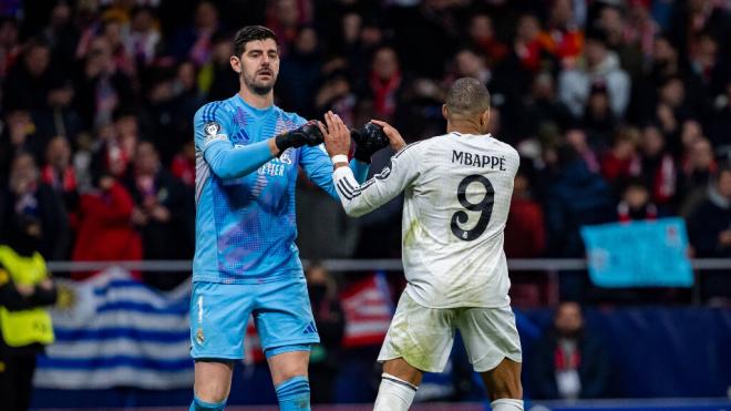 Courtois y Mbappé, en el Atlético-Real Madrid (Cordon Press)