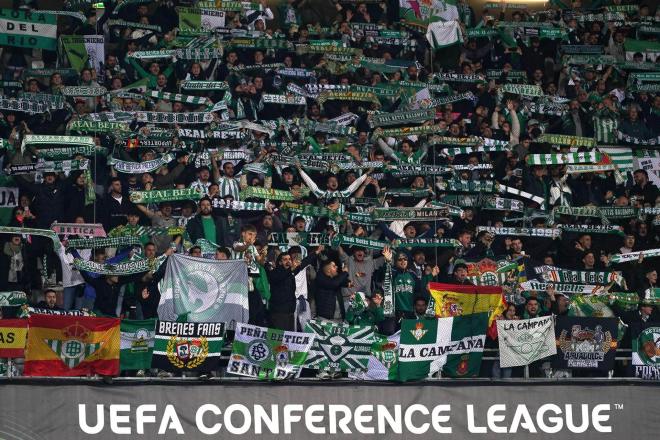 La afición del Betis en Guimarães (Foto: EFE)