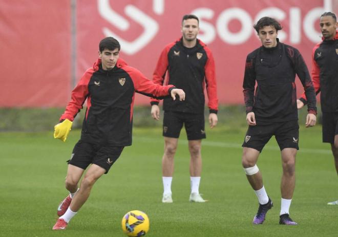 Juanlu, en el entrenamiento del Sevilla (Foto: Kiko Hurtado).