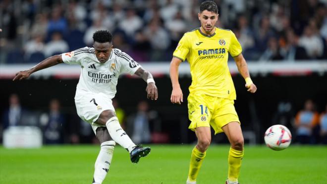 Vinicius Jr y Santi Comesaña, en el Real Madrid - Villarreal de octubre (Foto: Europa Press)