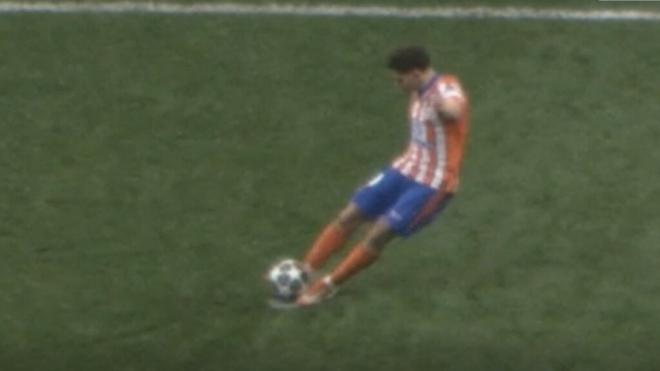 El penalti de Julián Álvarez anulado fue explicado por la UEFA (captura: UEFA)