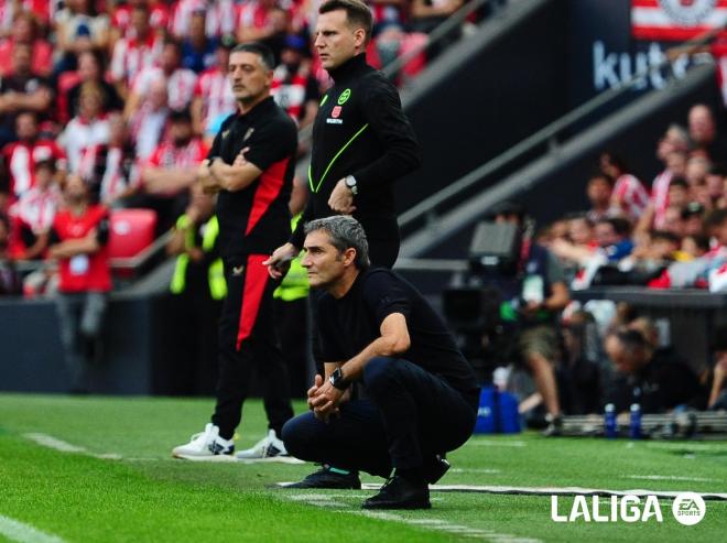 Javier García Pimienta y Ernesto Valverde, en el Athletic - Sevilla (Foto: LALIGA).