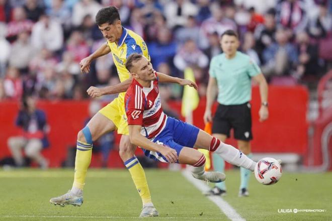 Carlos Fernández ante el Granada. (Foto: LALIGA)