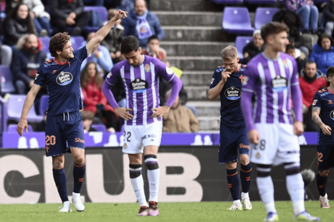 Marcos Alonso celebra su gol ante el Valladolid (Foto: LaLiga).