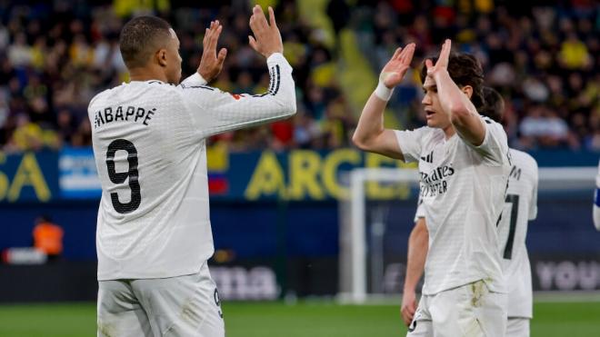 Kylian Mbappé y Fran García celebran un gol en el Villarreal - Real Madrid (Foto: EFE)