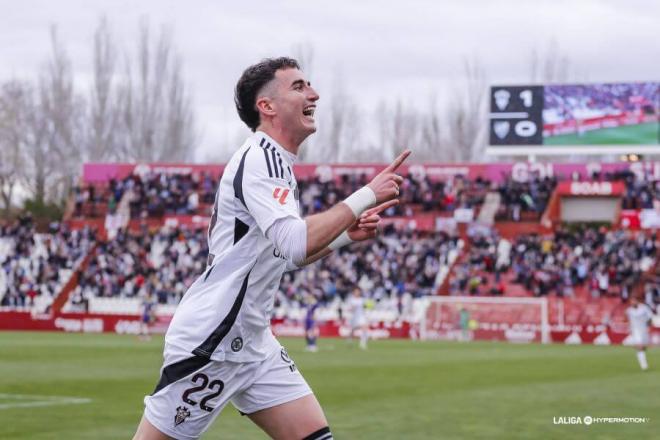 Jon Morcillo celebra su gol en el Albacete-Málaga.