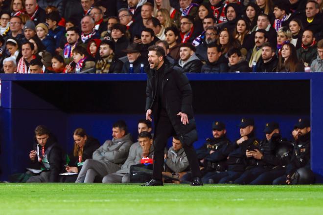 Diego Pablo Simeone en el partido frente al Barça (Foto: EFE)