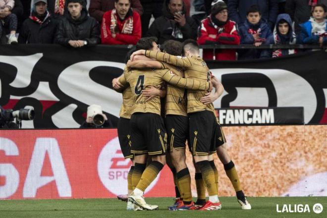 Celebración txuri urdin en Vallecas. (Foto: LALIGA)