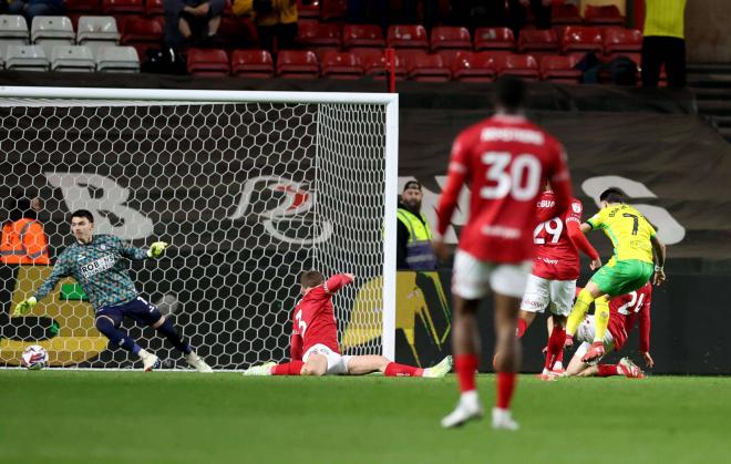 Borja Sainz anota durante el Bristol City-Norwich (Foto: Cordon Press).