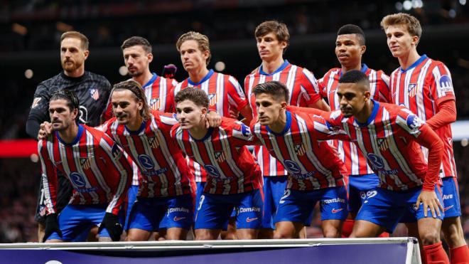 Los jugadores del Atlético de Madrid frente al Barça (Foto: ATM)