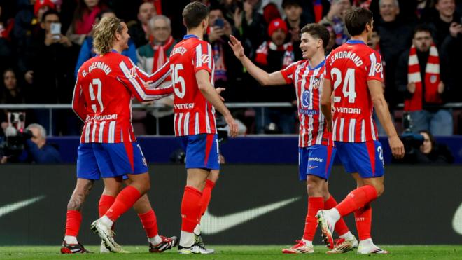 Los jugadores del Atlético de Madrid celebran el 1-0 contra el Barça (Foto: EFE)