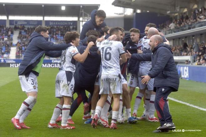 Celebración del Levante en Huesca (Foto: LALIGA).