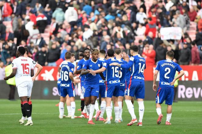 El Athletic celebra el gol de Yeray ante el Sevilla FC (Foto: Kiko Hurtado)