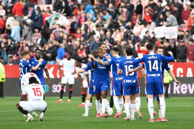 El Athletic celebra el gol de Yeray ante el Sevilla FC (Foto: Kiko Hurtado)