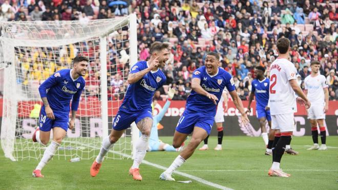 El gol de Yeray Álvarez celebrado con Unai Núñez y Maroan Sannadi ante el Sevilla FC en el Sánchez-Pizjuán (Foto: Athletic Club).