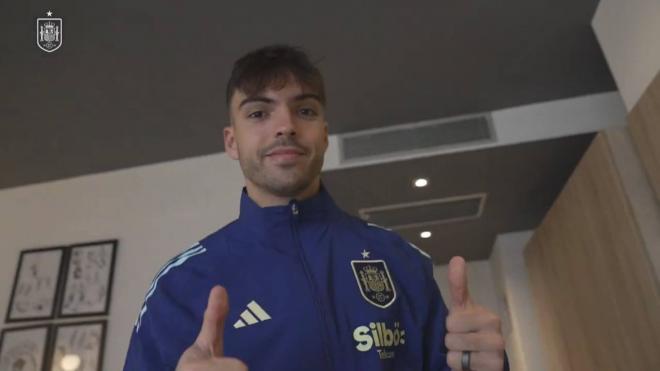 Raúl Asencio, durante su primer día en la Selección Española (Fuente: SeFutbol)