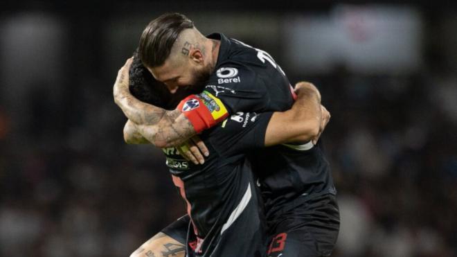 Sergio Ramos celebrando el gol contra Pumas (@Rayados)