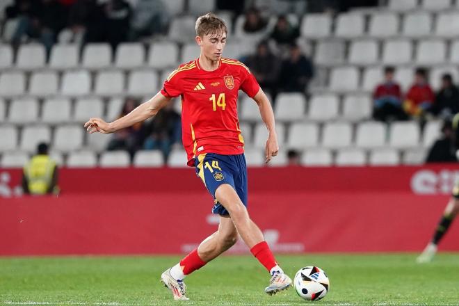 Dean Huijsen, en un partido de España sub 21 (Foto: @SEFutbol).