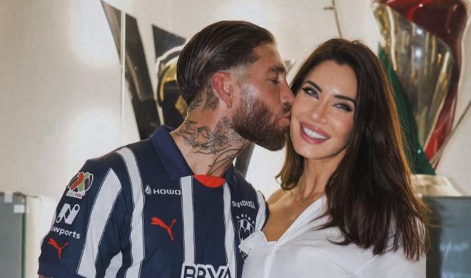 Sergio Ramos besa a Pilar Rubio en su presentación con el Rayados de Monterrey.