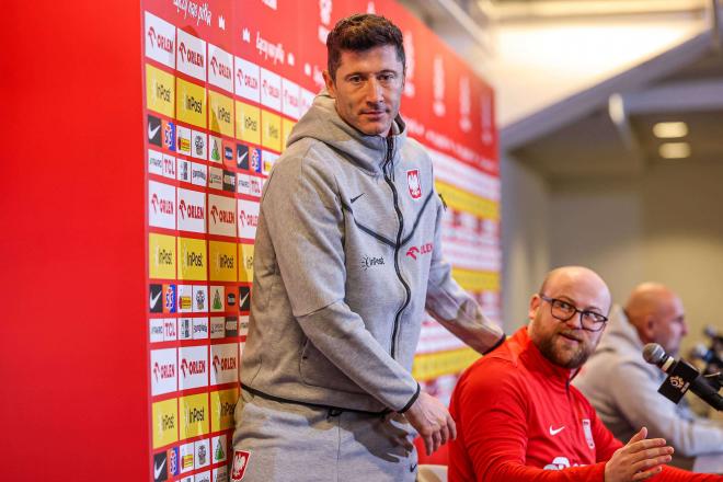 Lewandowski en la rueda de prensa con Polonia (Cordon Press)