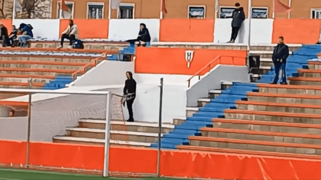 Javi Poves, en el partido del Moscardó frente al Coria (FOTO: @GradaSiete7).