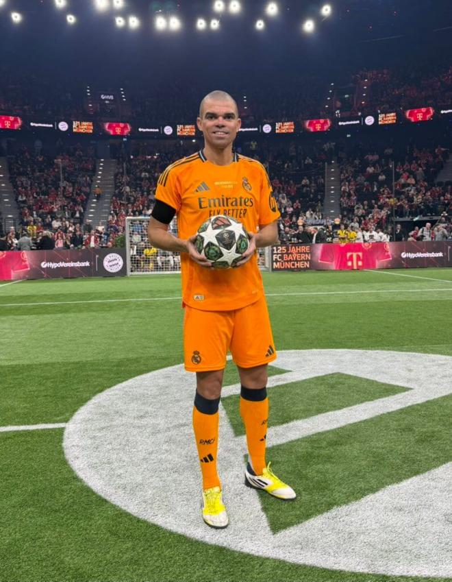 Pepe con la camiseta del Real Madrid (VeteranosRM)