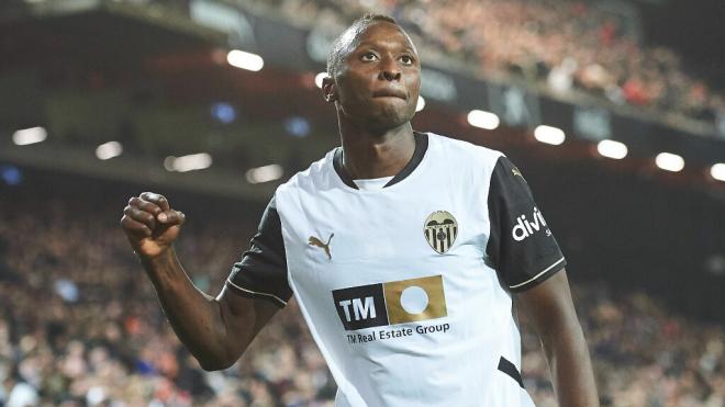 Umar Sadiq celebrando un gol con el Valencia CF (Fuente: Cordon Press)