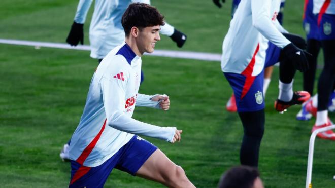 Pau Cubarsí entrenando con la Selección Española (Foto: Europa Press)